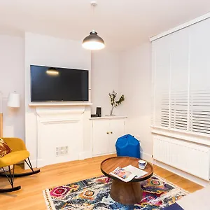 The Modern Classic - Contemporary & Elegant 3bdr Apartment